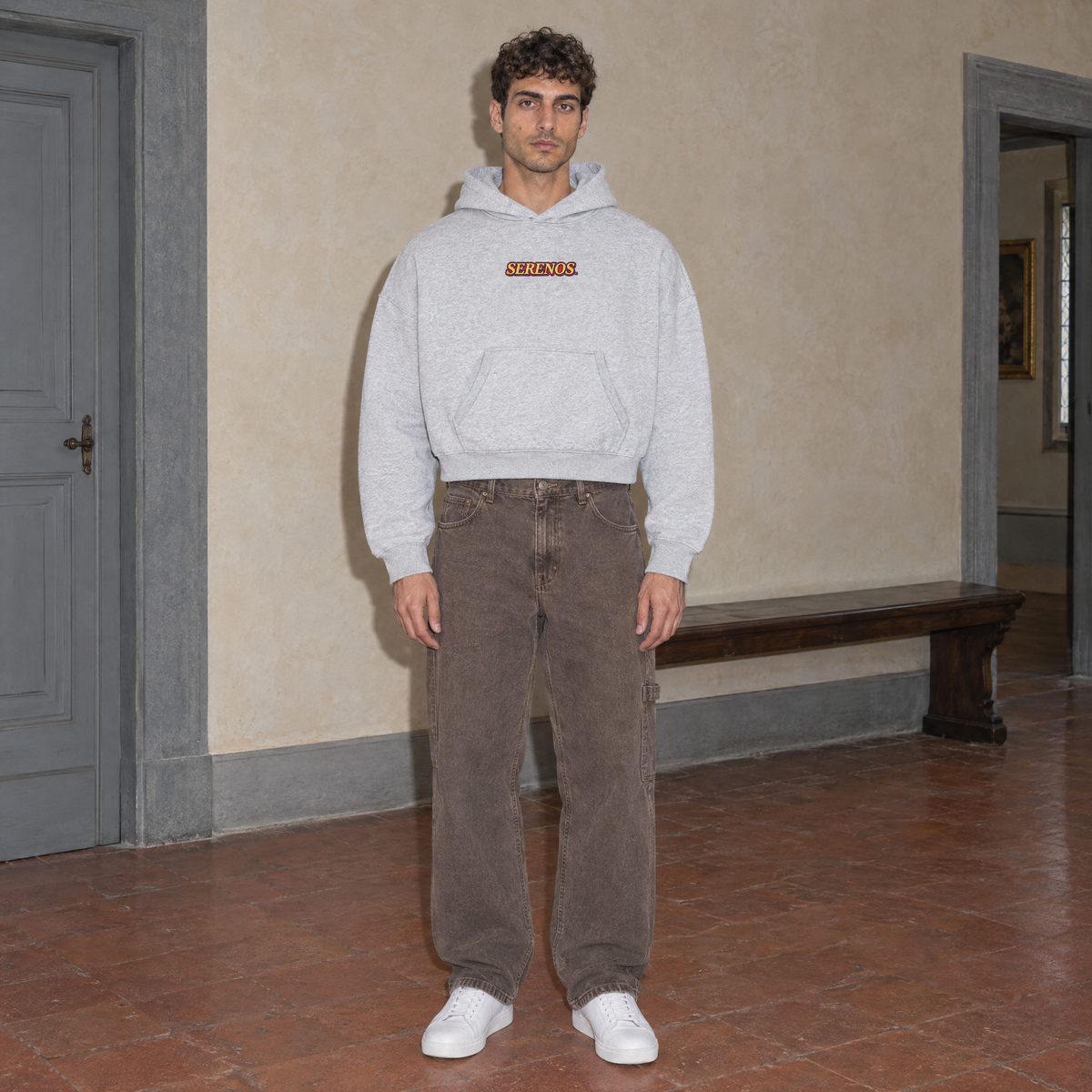 Man wearing the SERENOS Success oversized boxy hoodie in flower gray, front view with the centred SERENOS chest logo, cropped boxy fit
